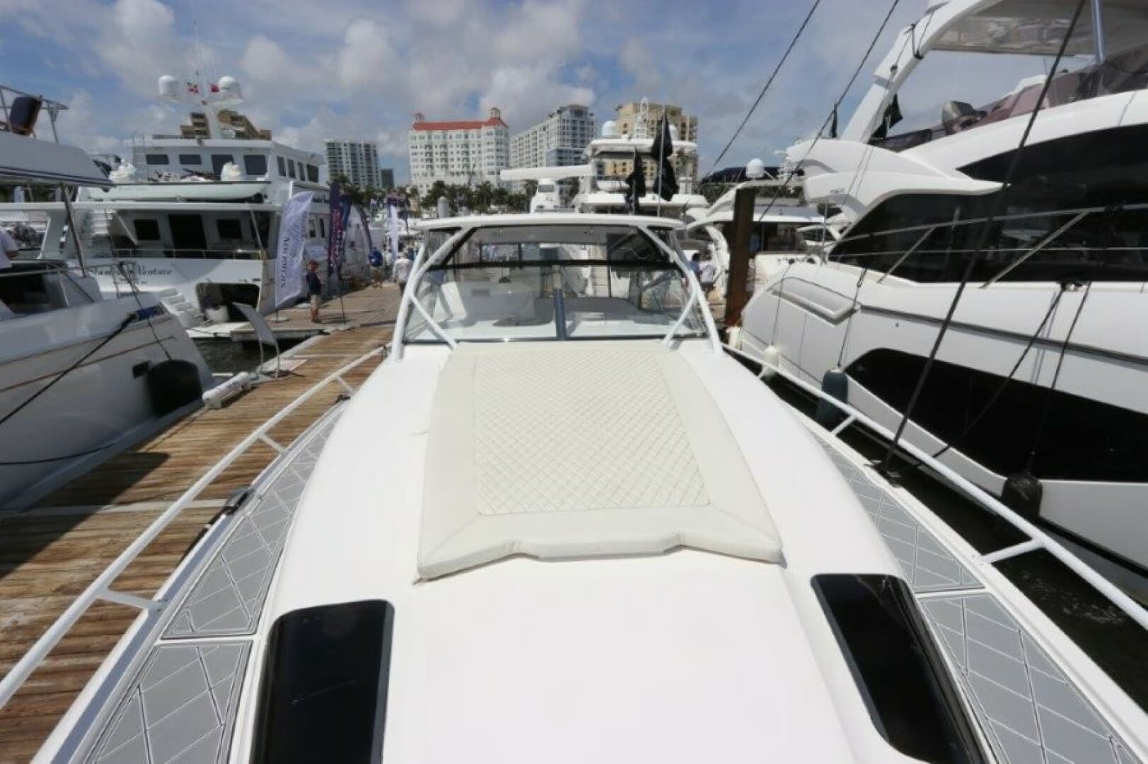 2019 Intrepid 475 Sport Yacht - Image 20