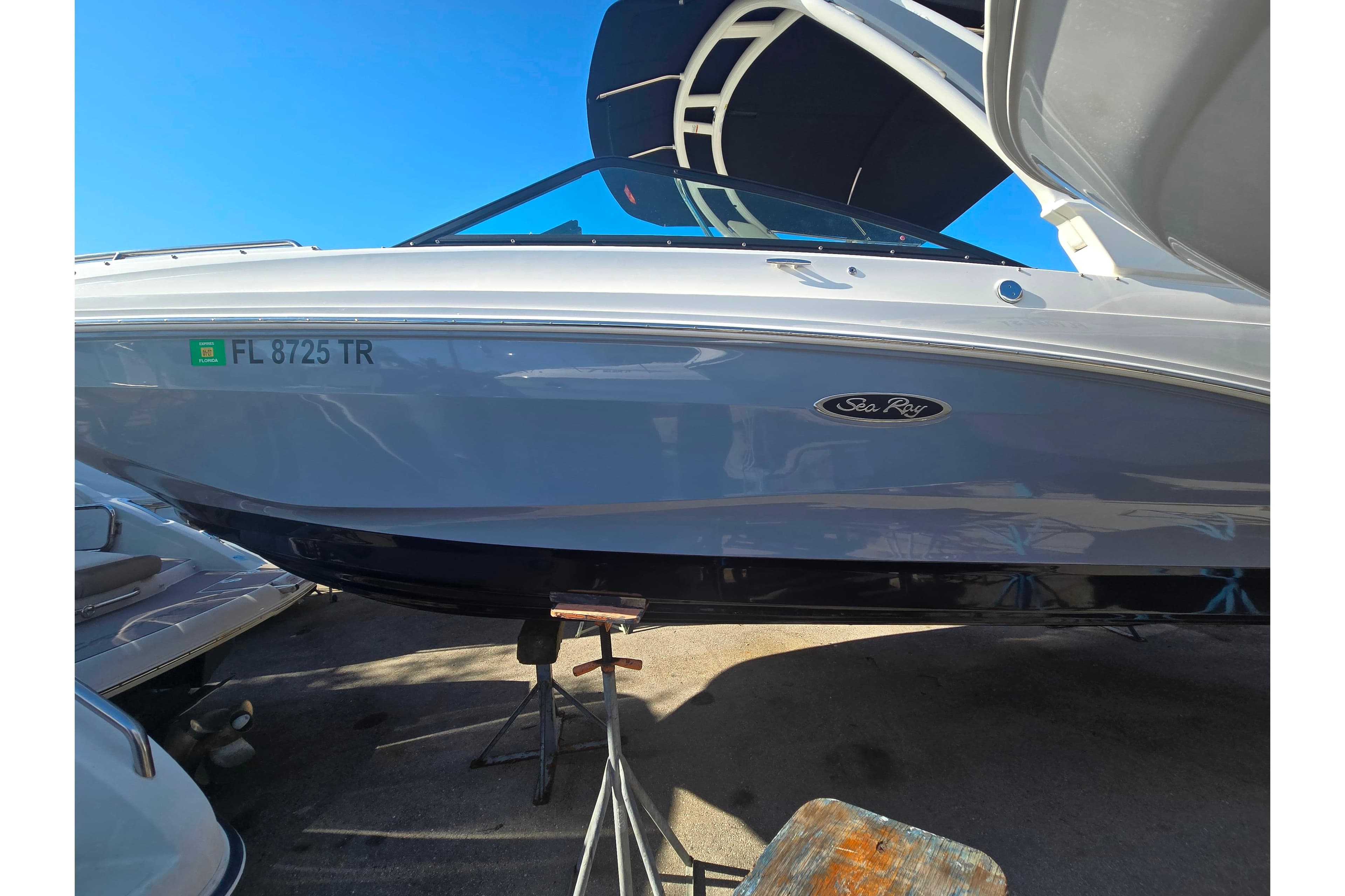 2024 Sea Ray SDX 250 Outboard