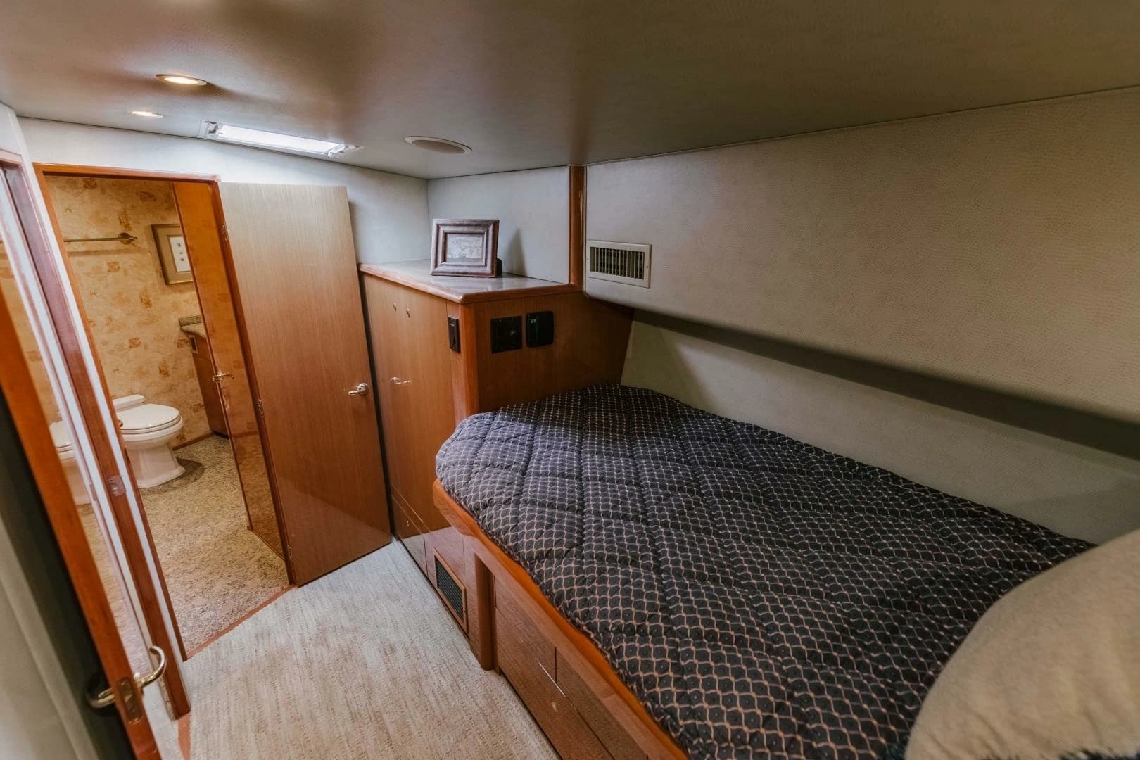 2003 Viking 56 Convertible - Image 43