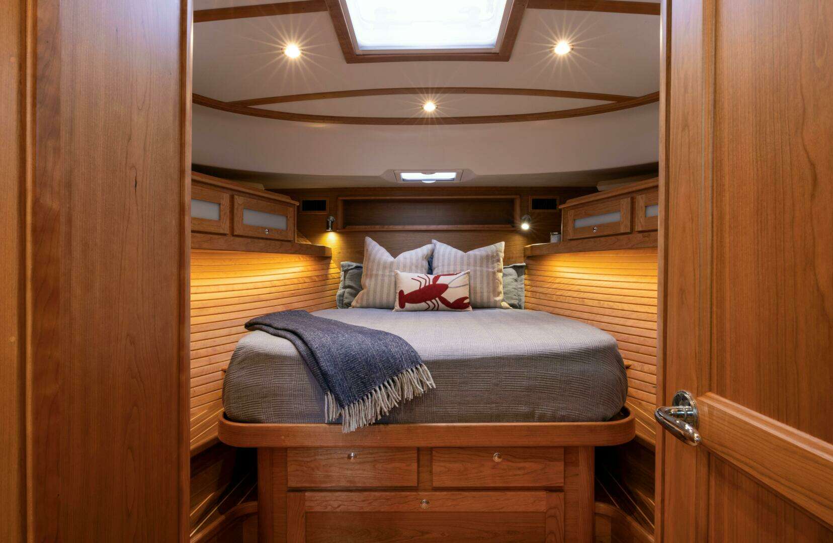 2026 Sabre 45 Salon Express - Image 11