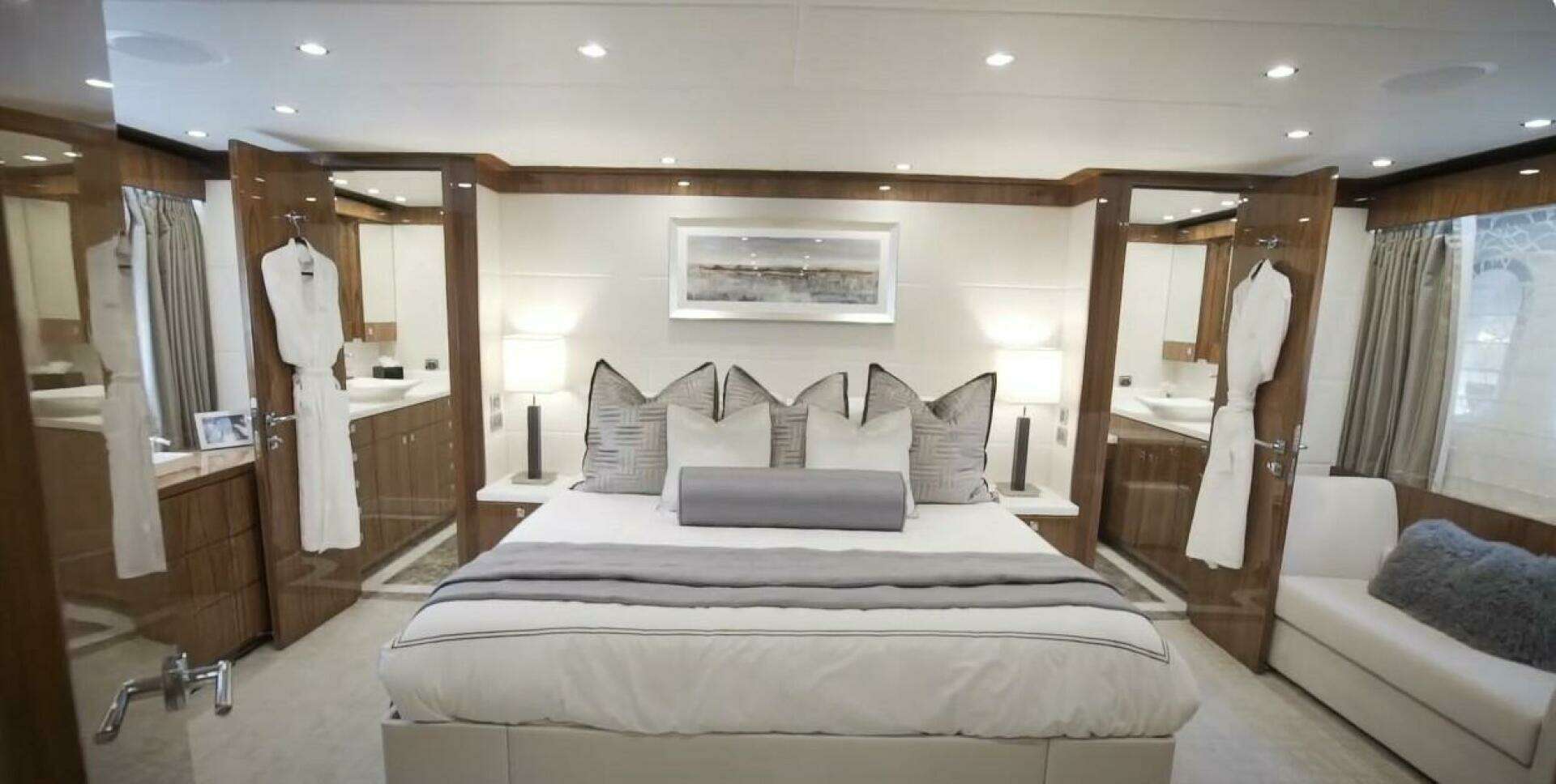 2017 Hargrave Raised Pilothouse - Image 15