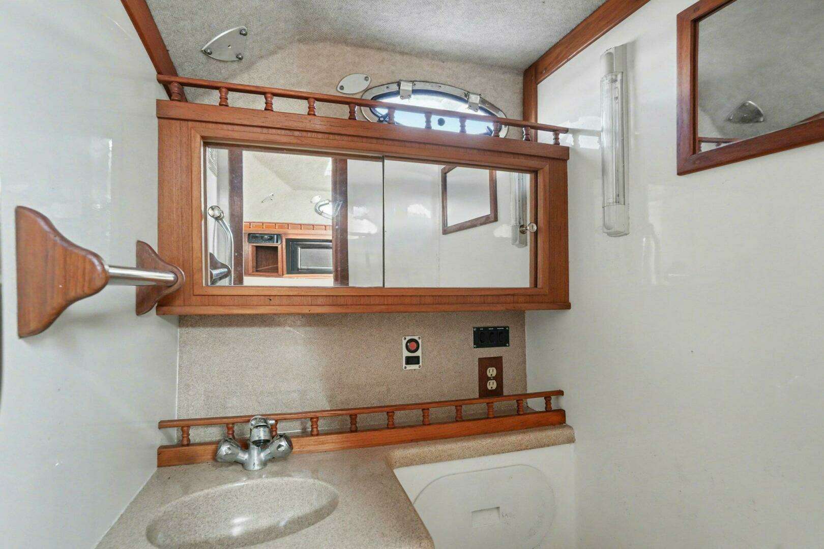 2002 Albemarle Express - Image 11