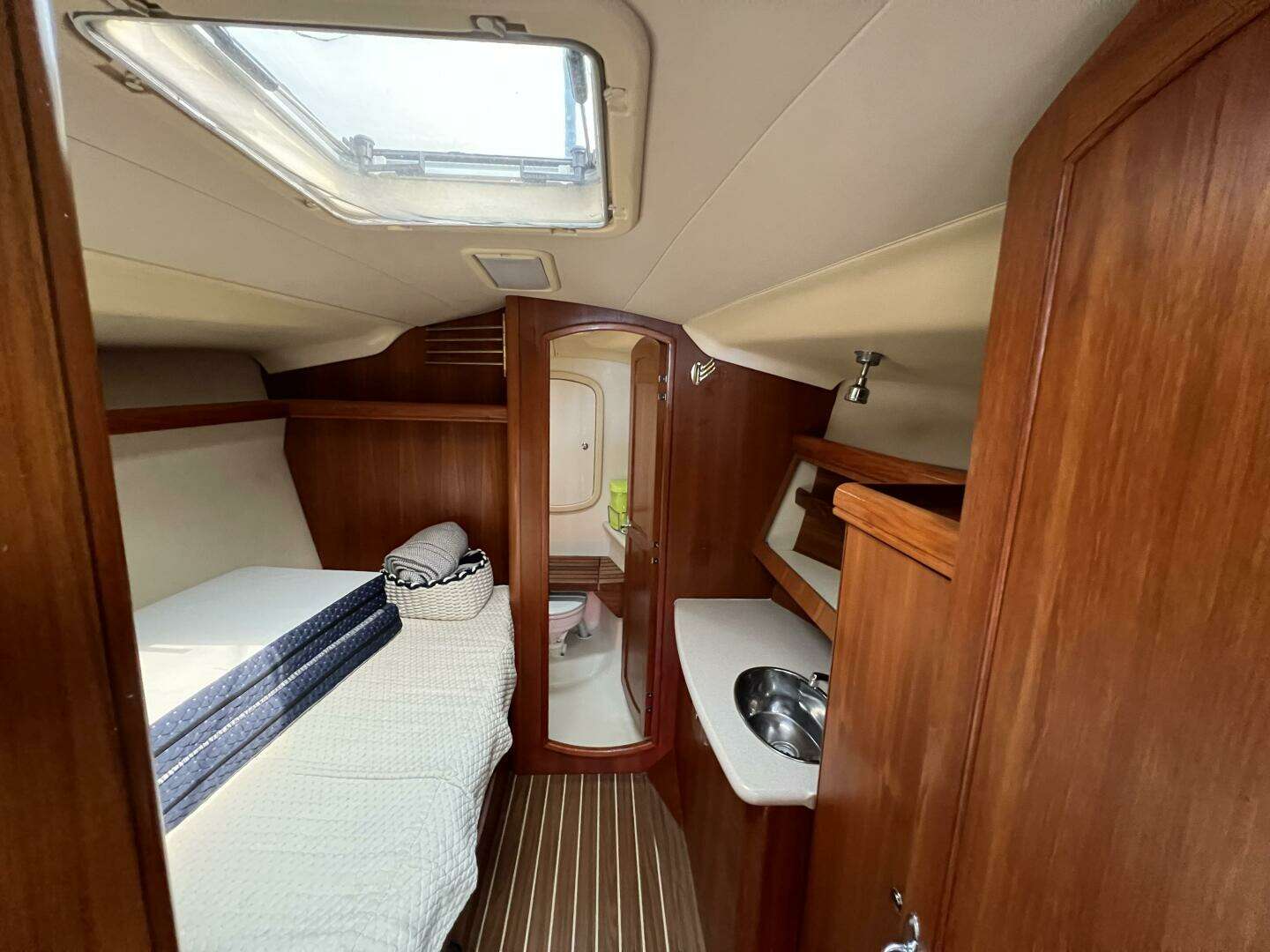 2004 Hunter 41 - Image 15