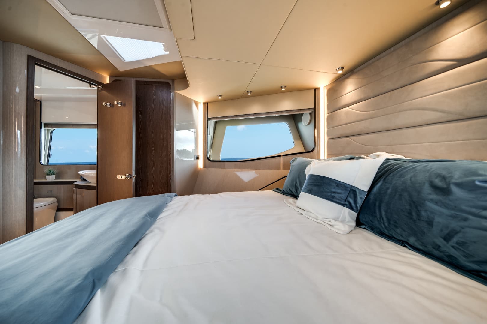 2026 Cruisers Yachts 57 FLY - Image 62
