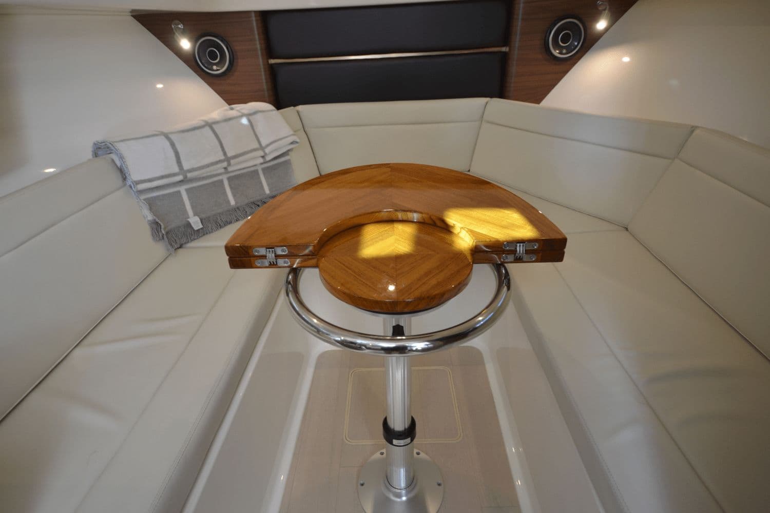 2026 Boston Whaler 325 Conquest - 46