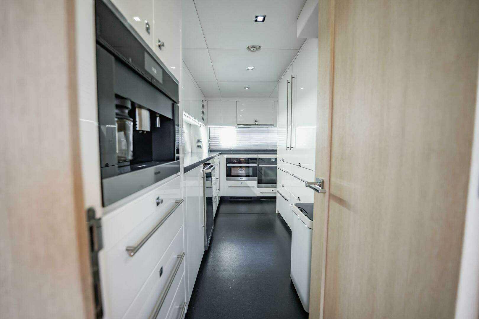 2011 Sunseeker 34 Metre Yacht - Image 37