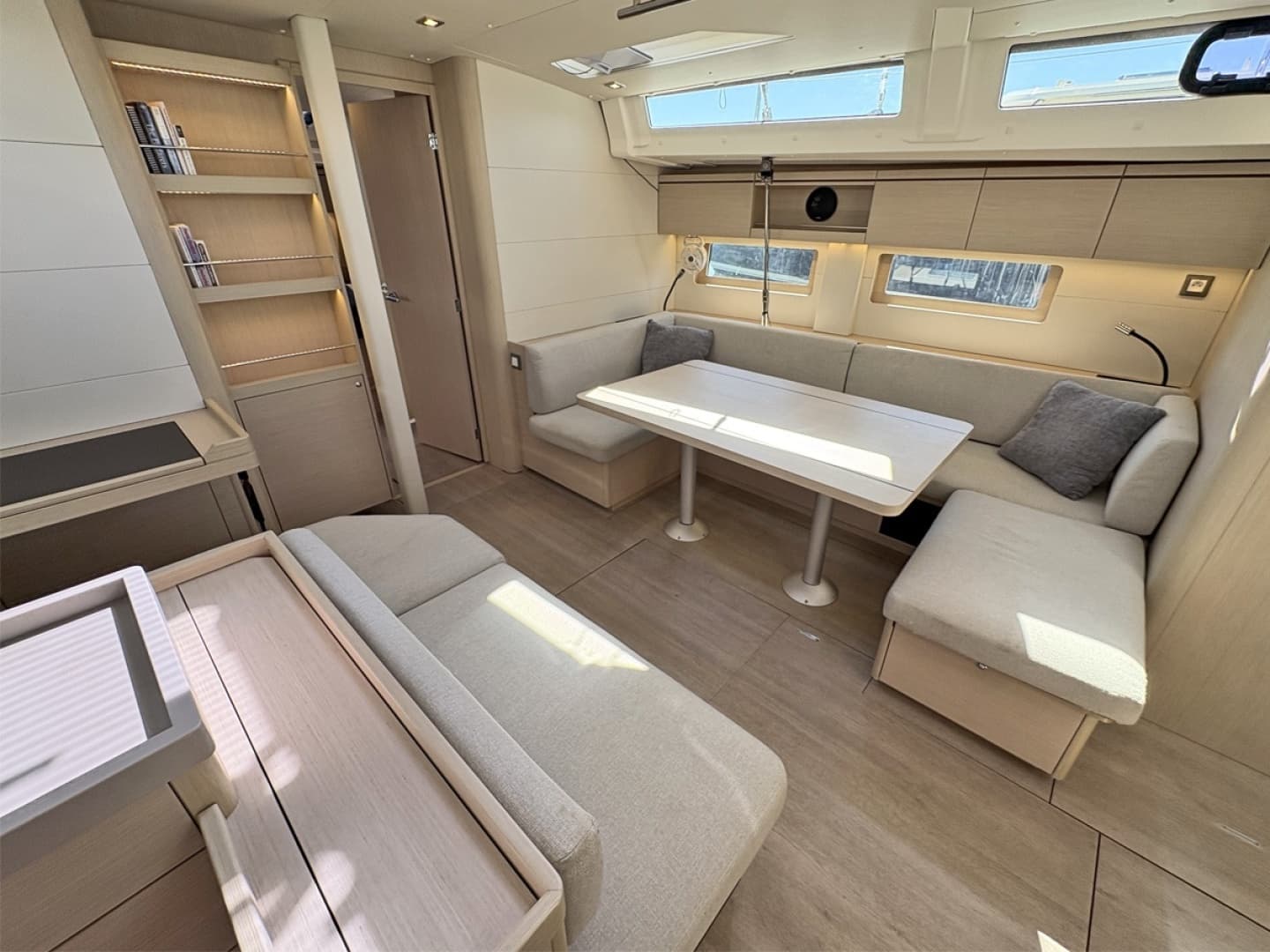 2020 Beneteau Oceanis 51.1 - Image 27