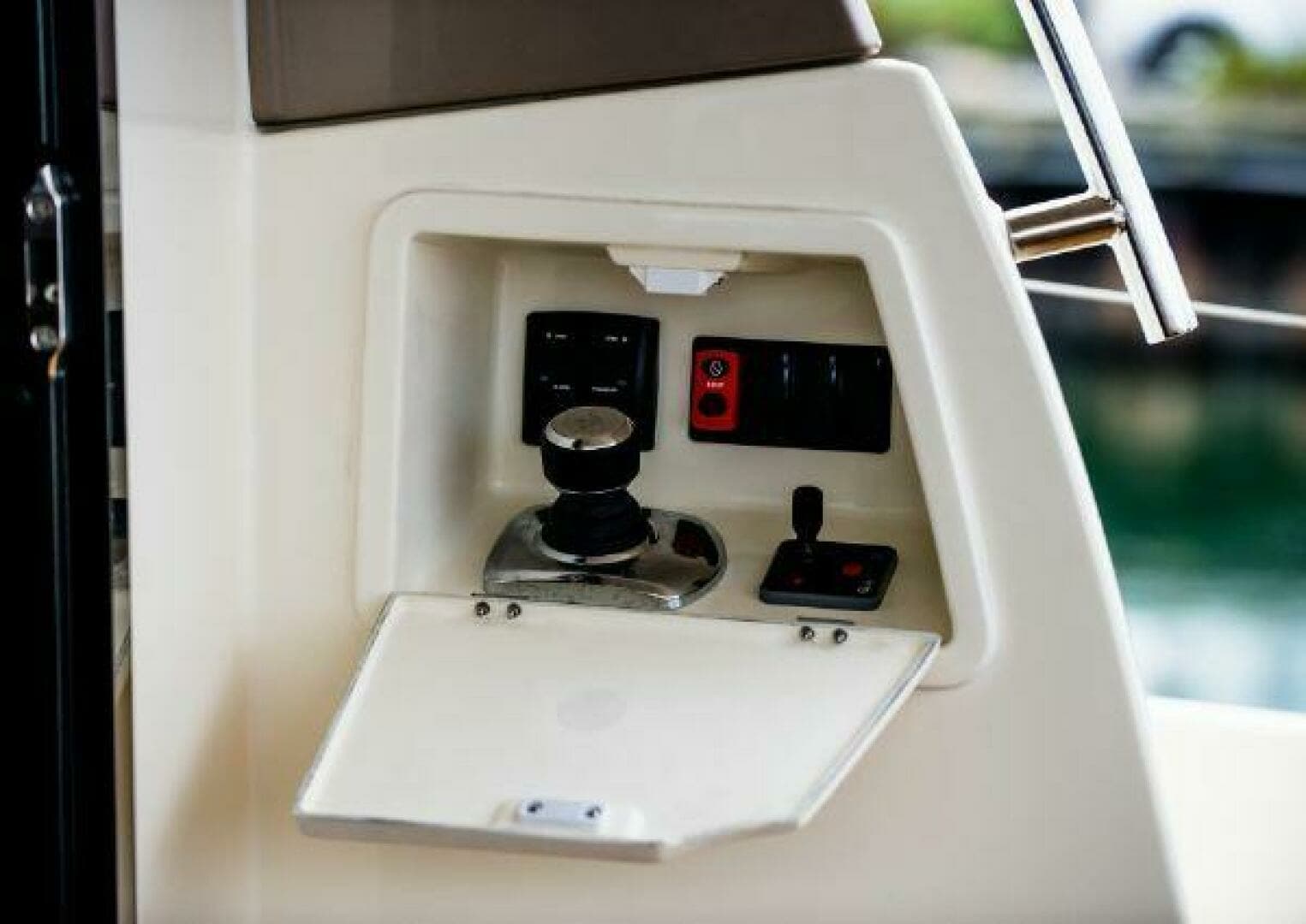 2014 Prestige 550 - Image 15