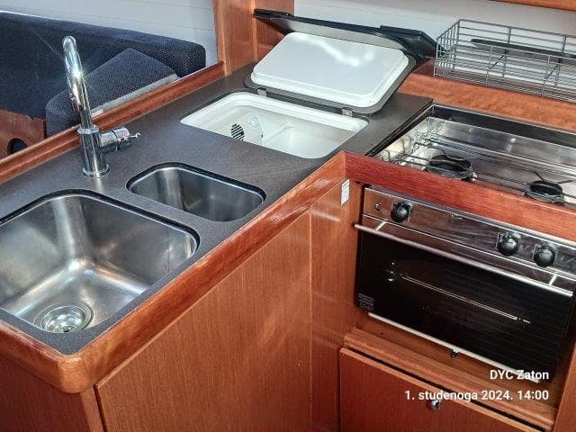 Bavaria 37