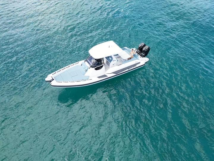 Aerial view of 2025 Ranieri CAYMAN 38.0 EXECUTIVE boat on clear blue water.