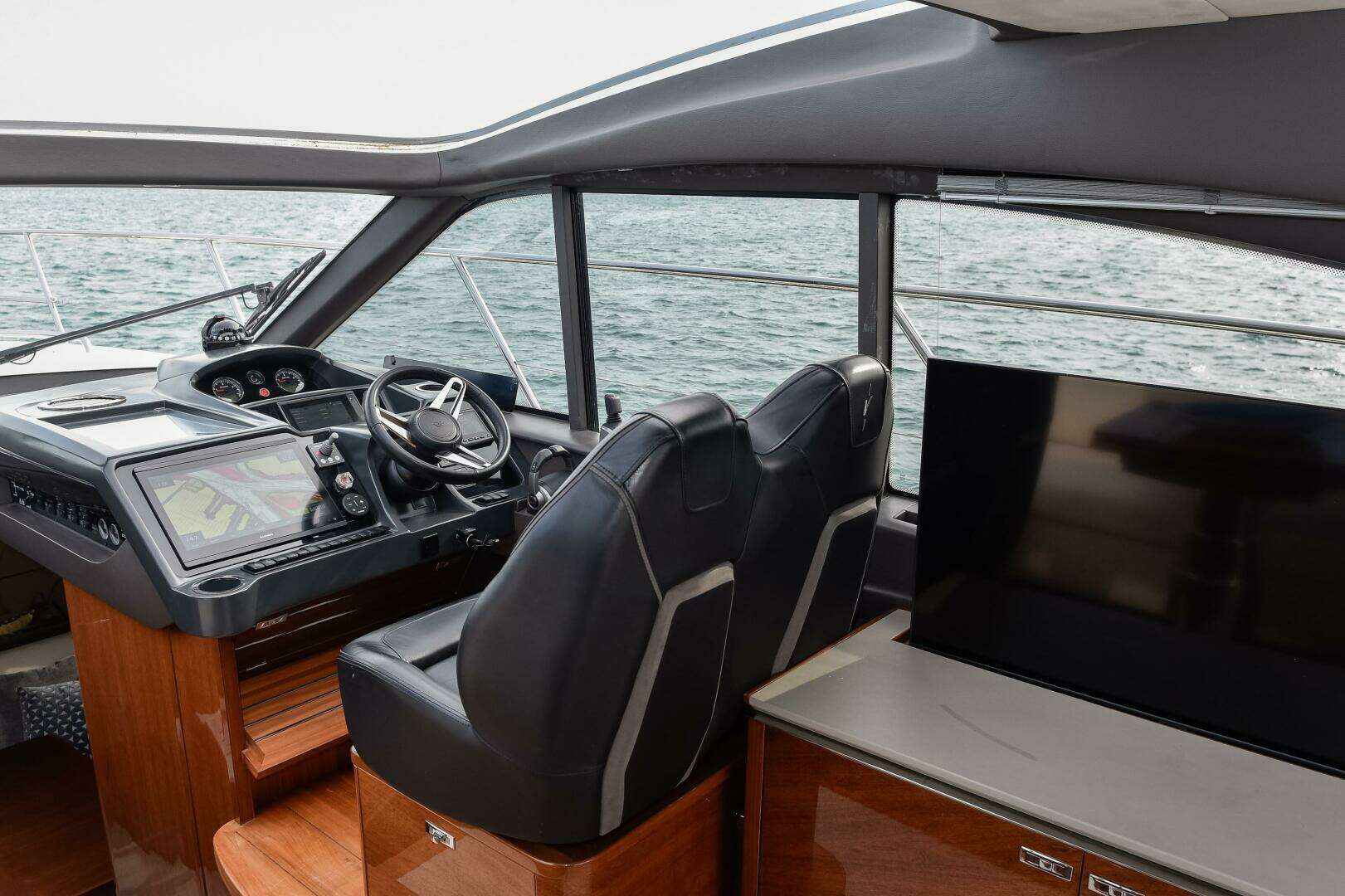 2022 Princess V50 - Image 14