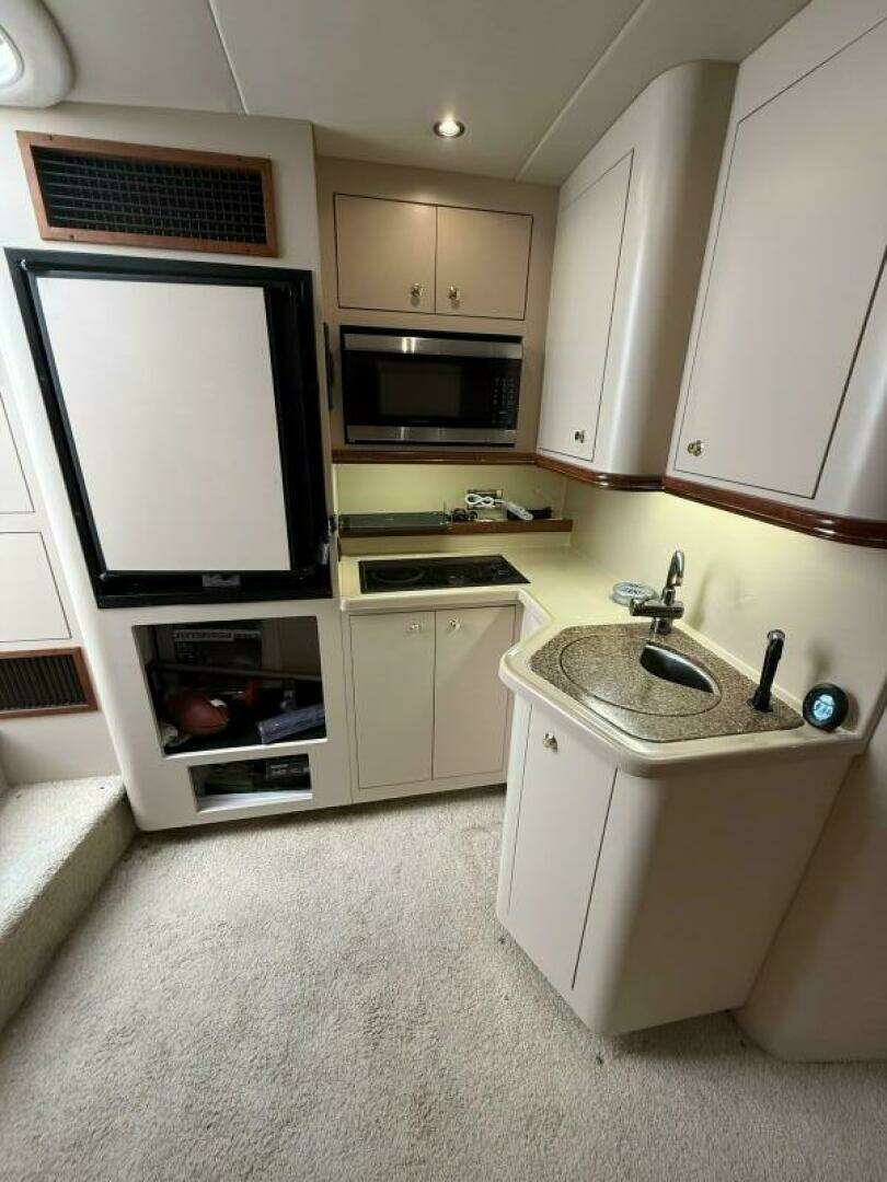 2001 Cruisers 3672 Express - Image 31
