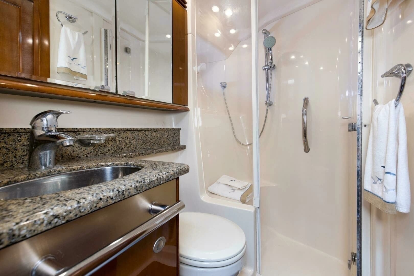2007 Sea Ray 52 Sedan Bridge - Image 20