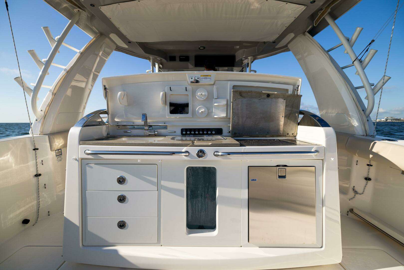 2021 Boston Whaler 420 Outrage - Image 31