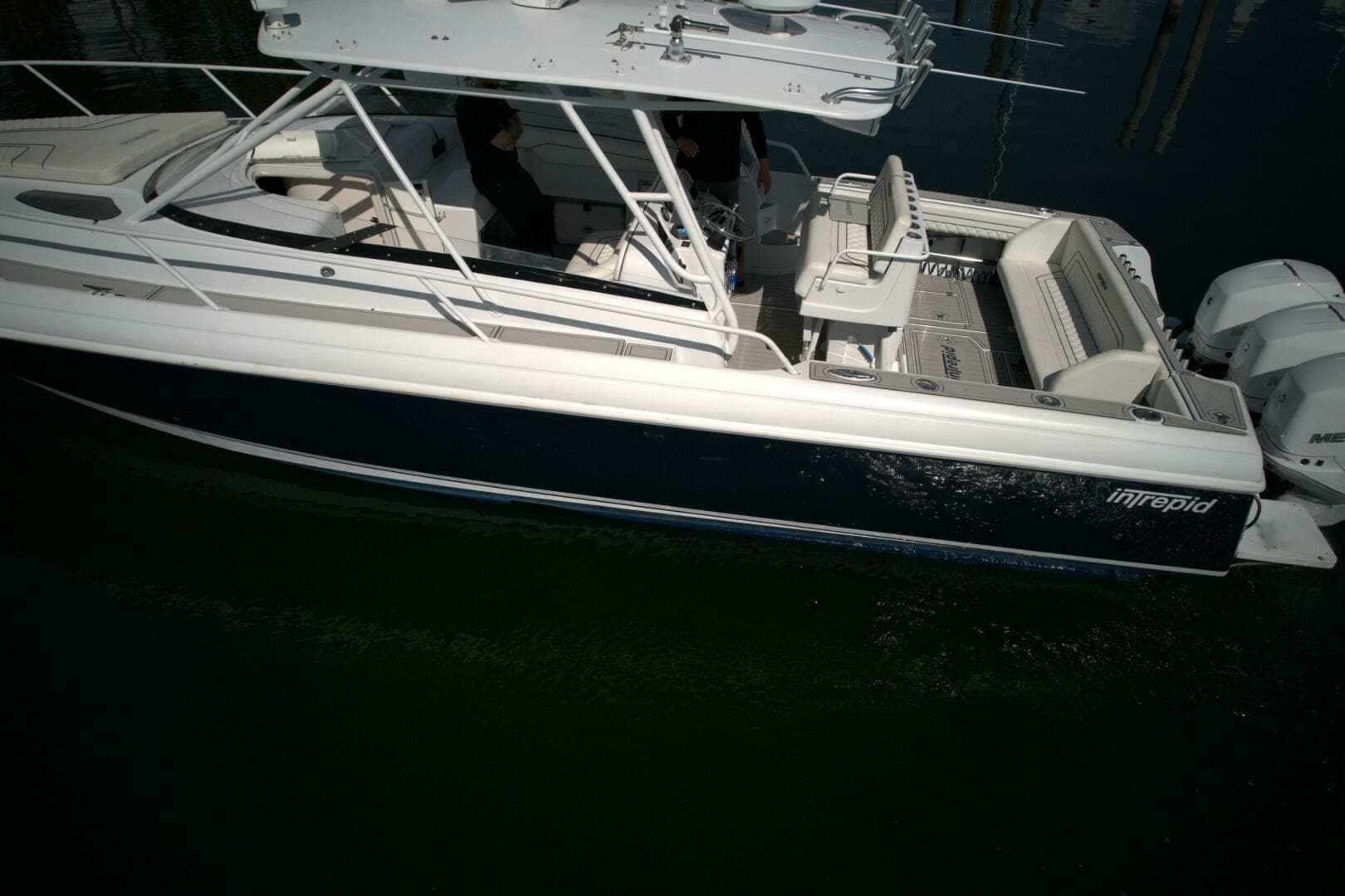2002 Intrepid 377 Walkaround Cuddy - Image 22