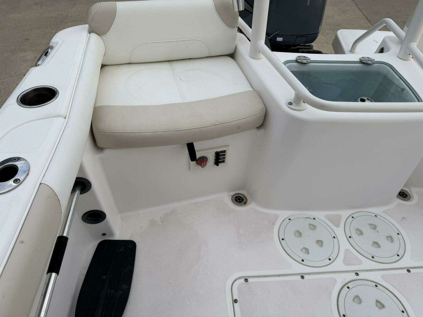2011 Everglades 230cc - Image 50