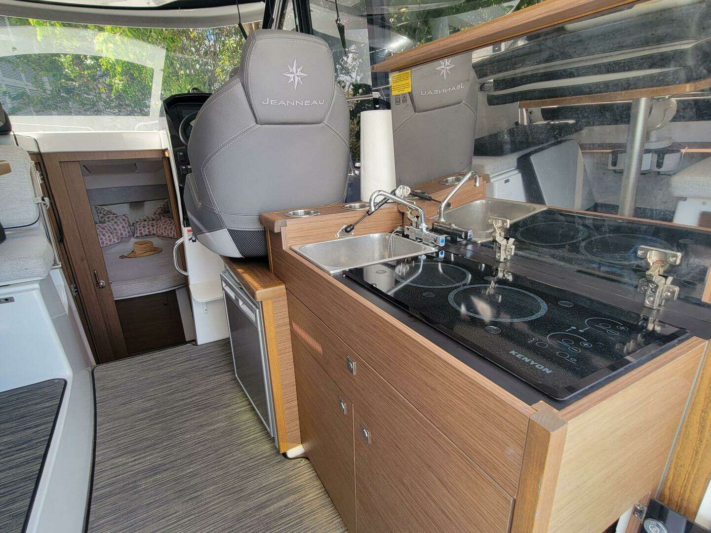 2023 Jeanneau NC895 - Image 12