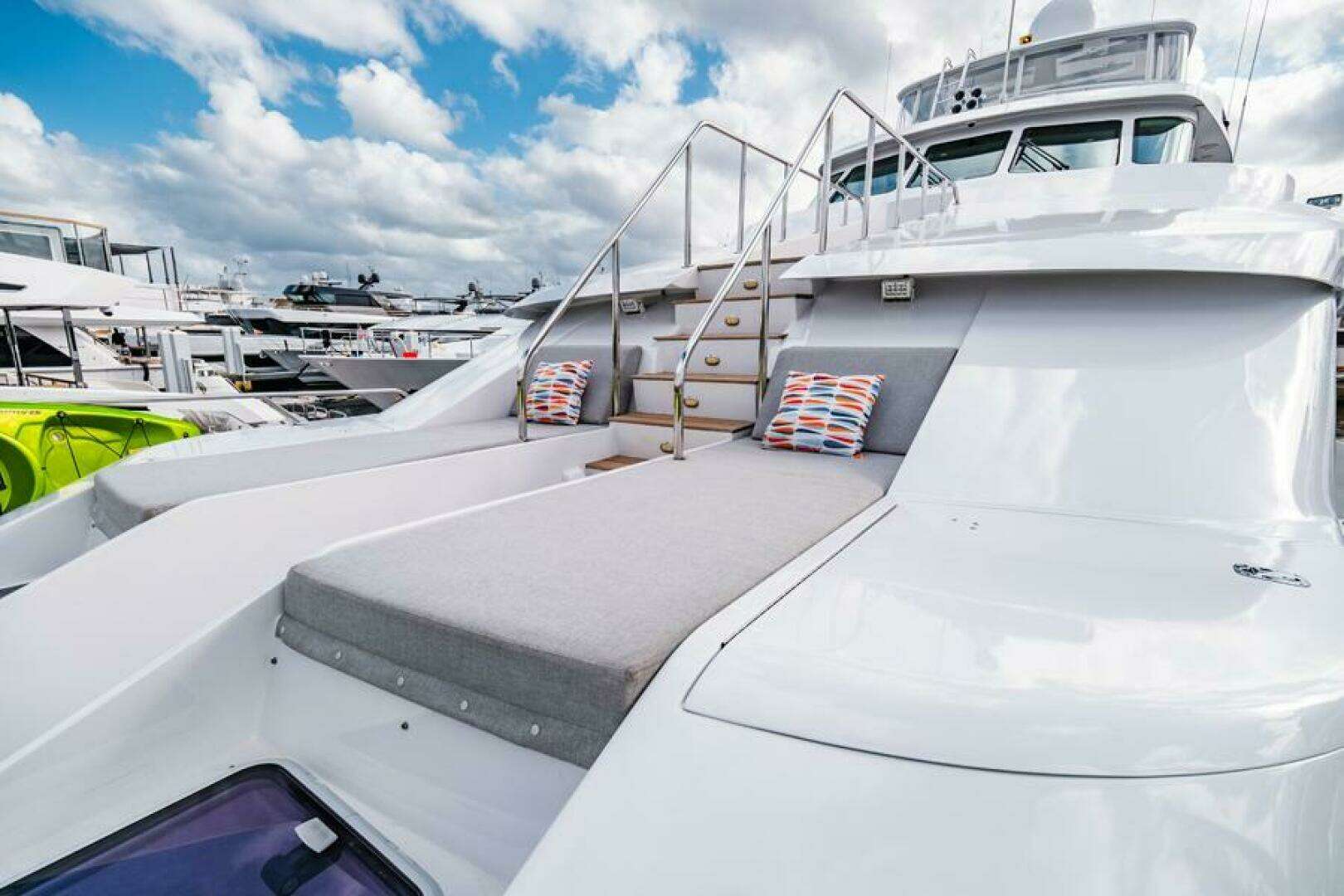 1995 Hatteras Flybridge Motor Yacht - Image 67