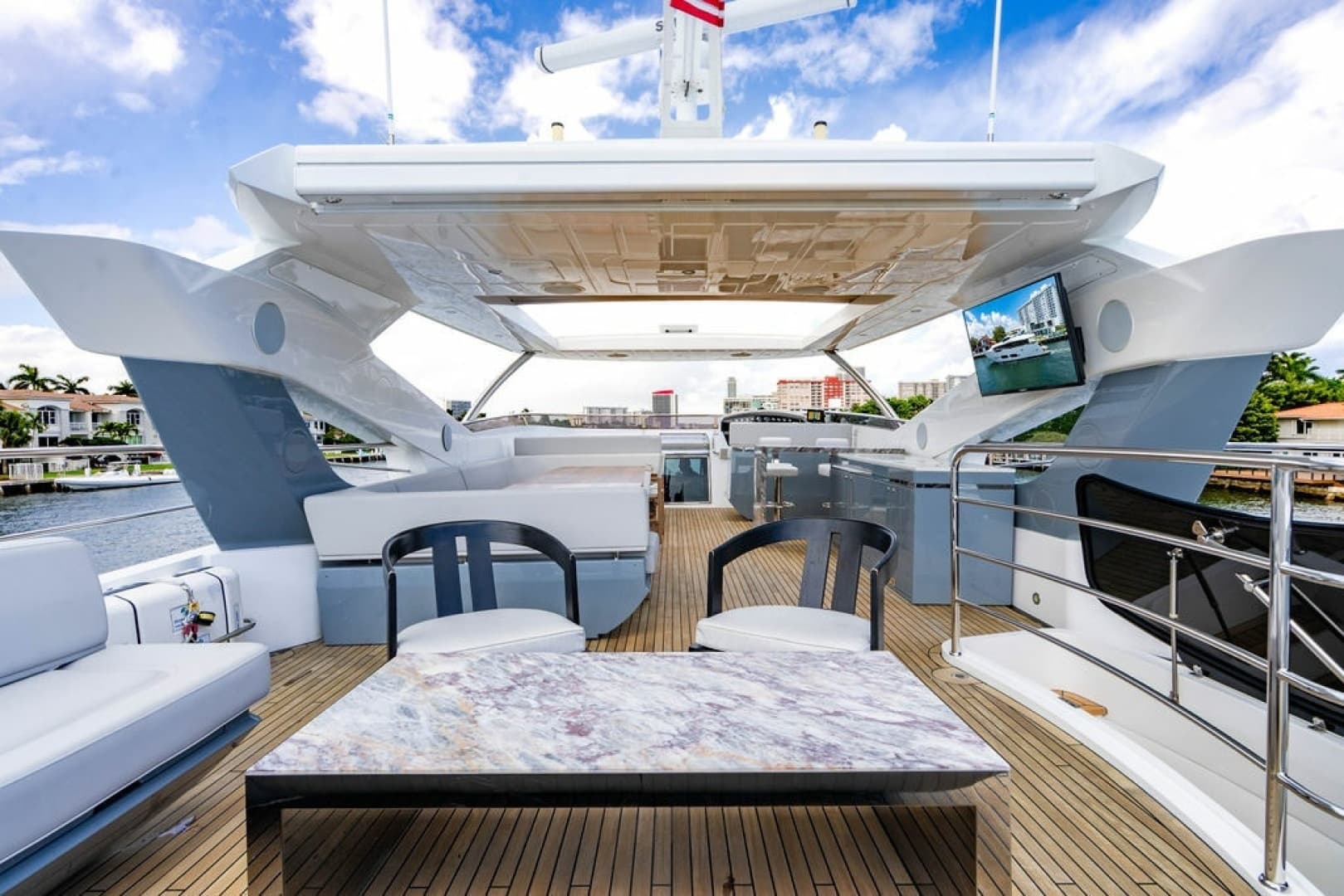 2019 Sunseeker 95 Motor Yacht - Image 21