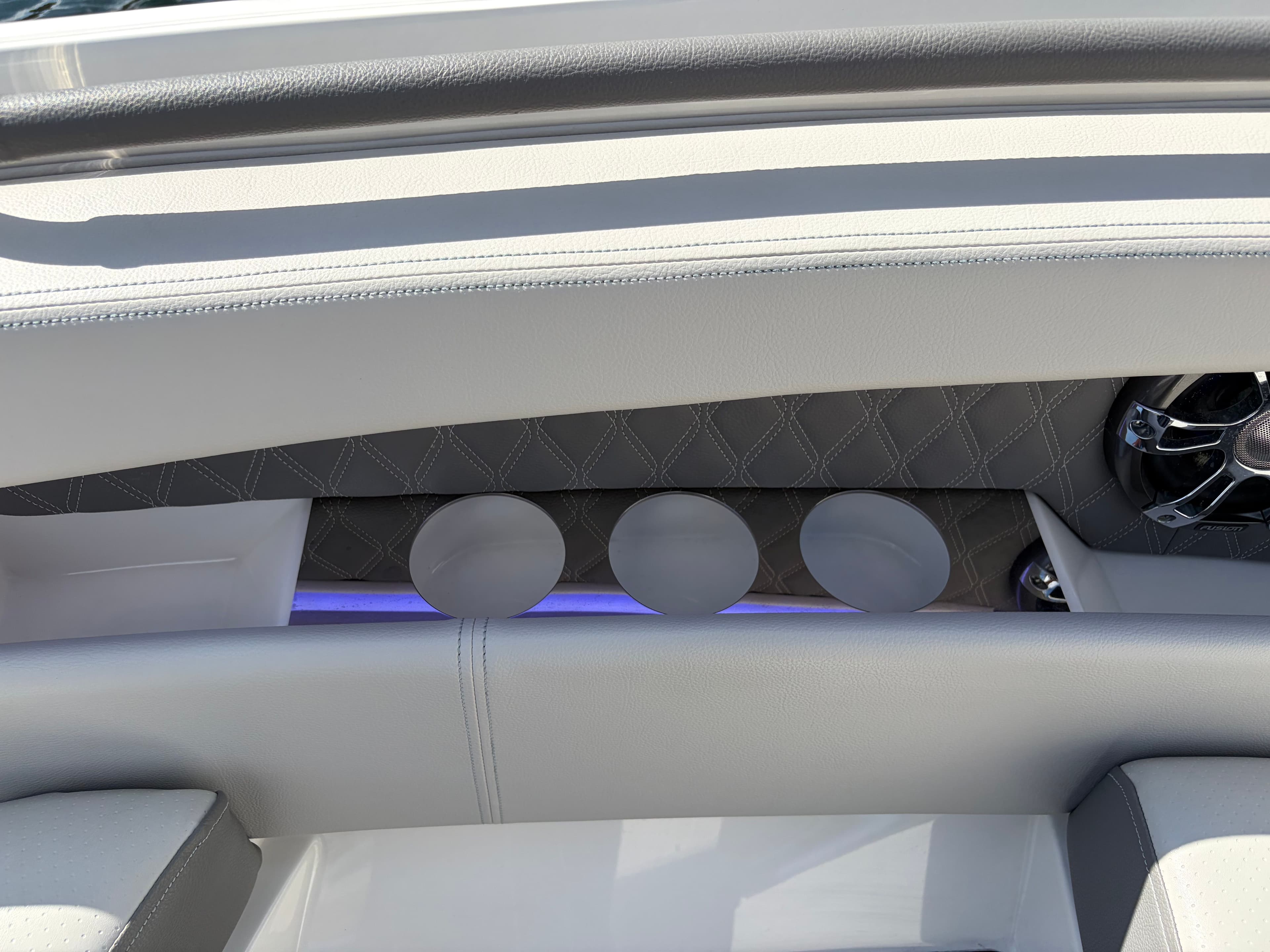 2023 Sea Ray SLX 350 Outboard - 47
