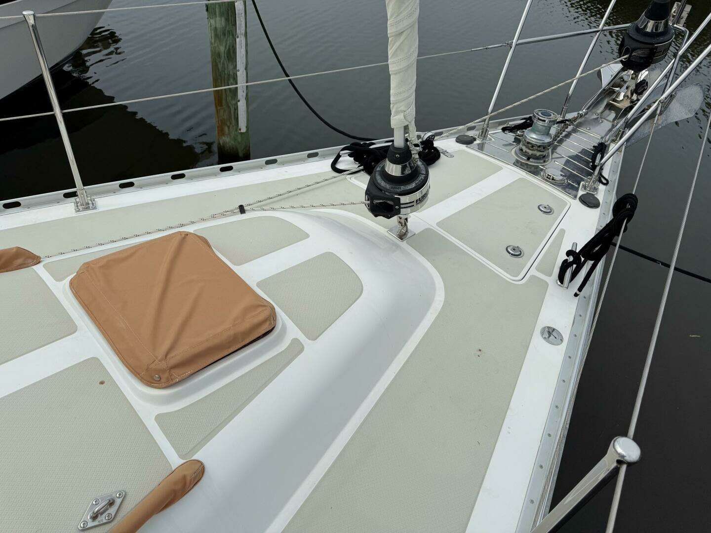 2008 Hylas 46 Center Cockpit - Image 11