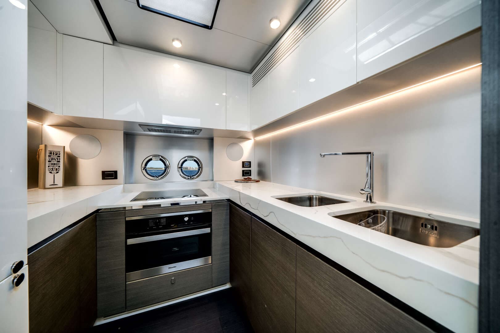 2020 Azimut S8 - Image 42