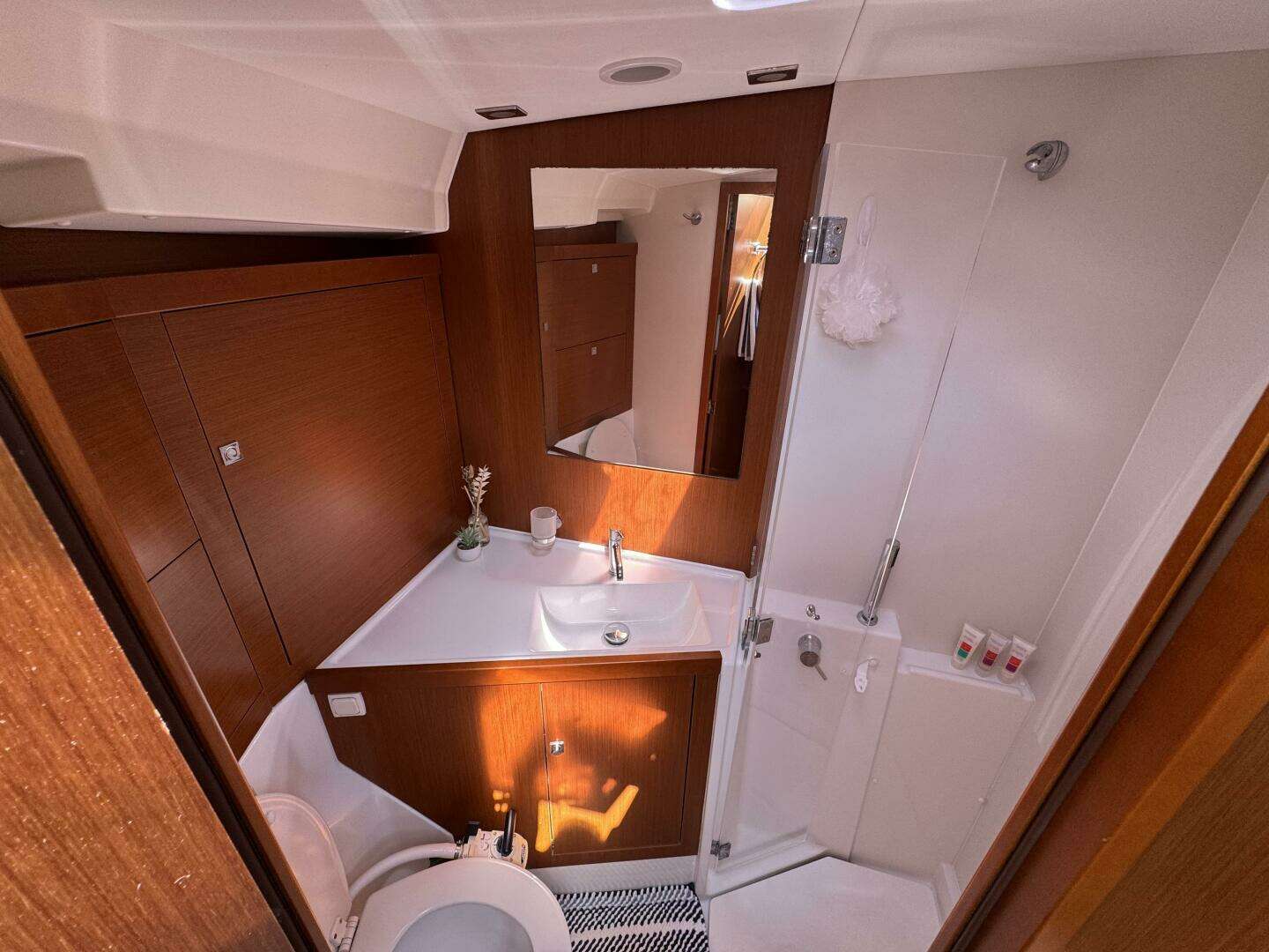 2013 Beneteau Oceanis 45 - Image 27