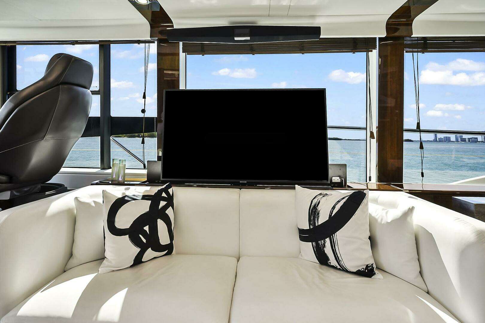 2021 Fairline Squadron 68 - Image 14