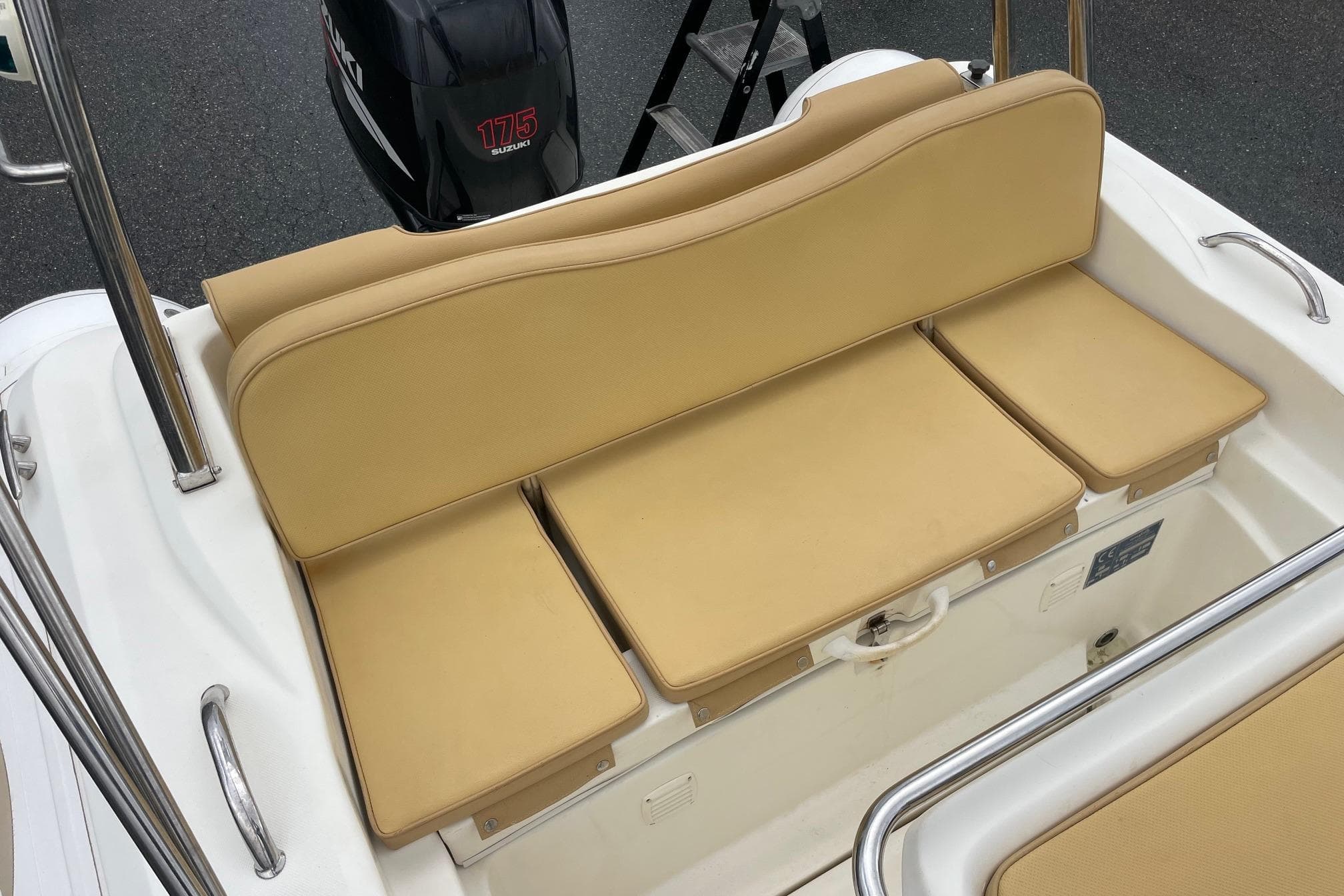 Beige seating on 2008 Nuova Jolly King 670 boat with Suzuki 175 engine.