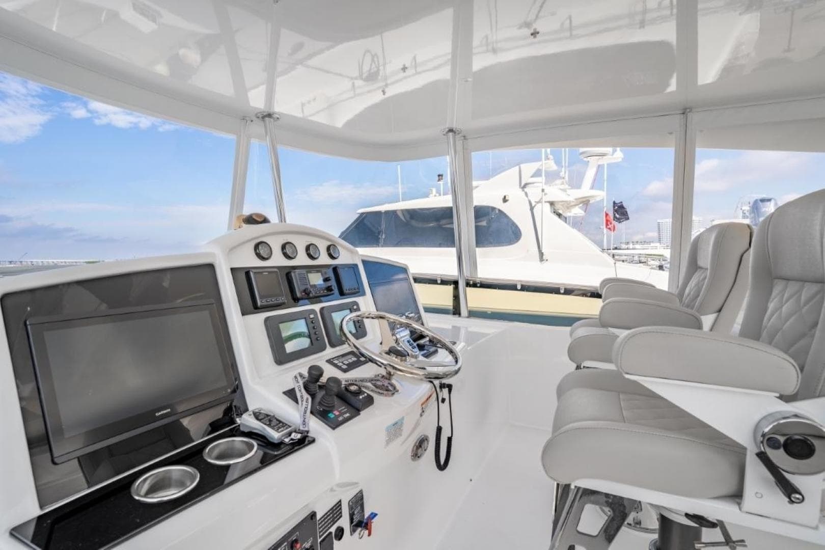 2011 Hatteras — - Image 14