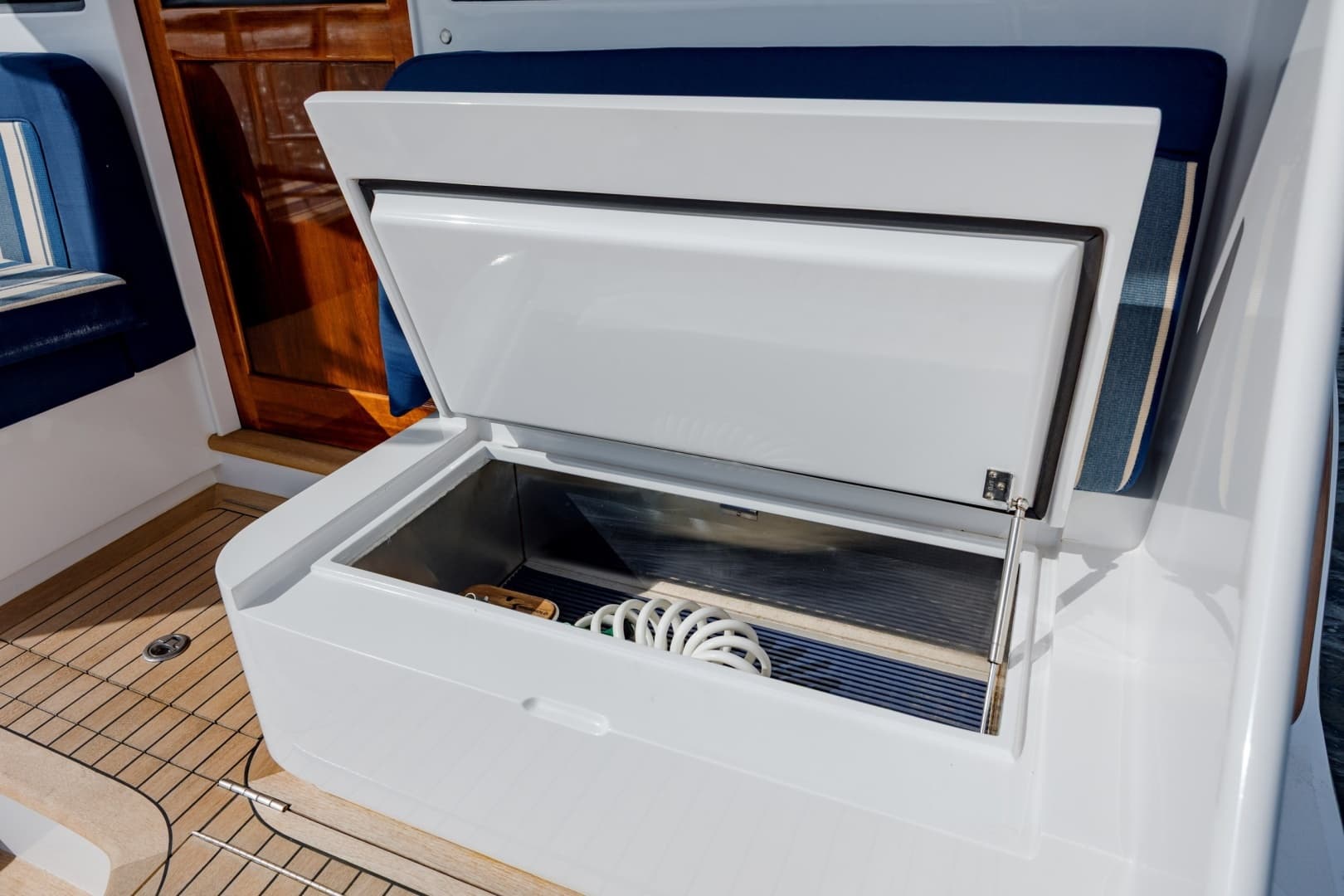 2015 Jarrett Bay Hardtop Express - Image 23