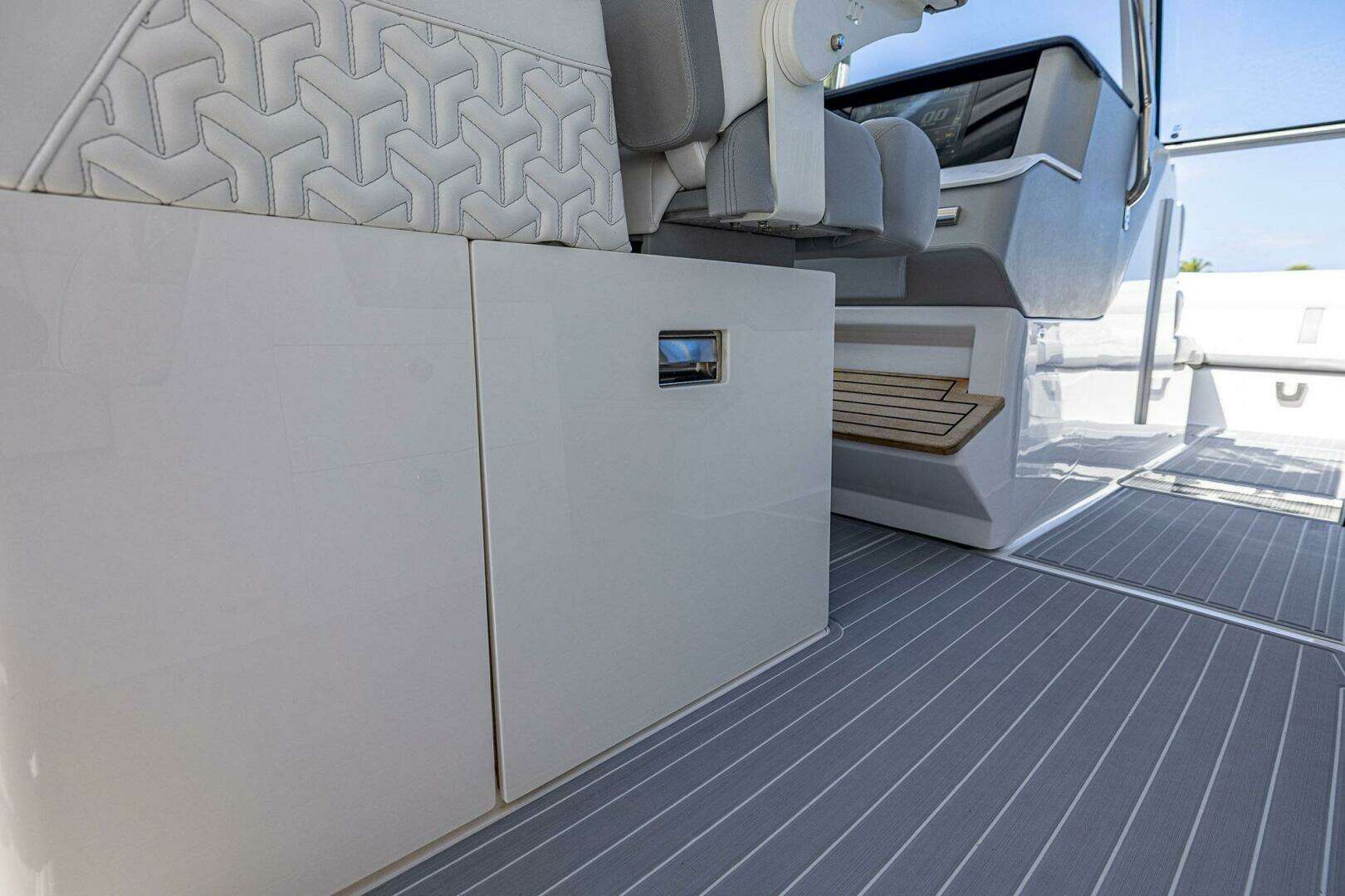 2022 Regal LX 36 - Image 39