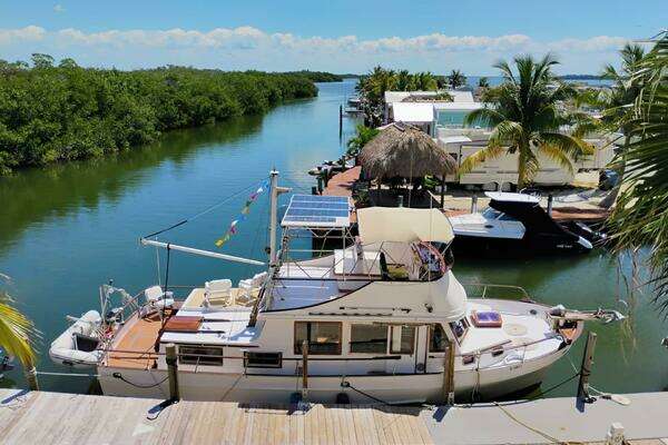 1977 Marine Trader 40 Double Cabin - Image 1