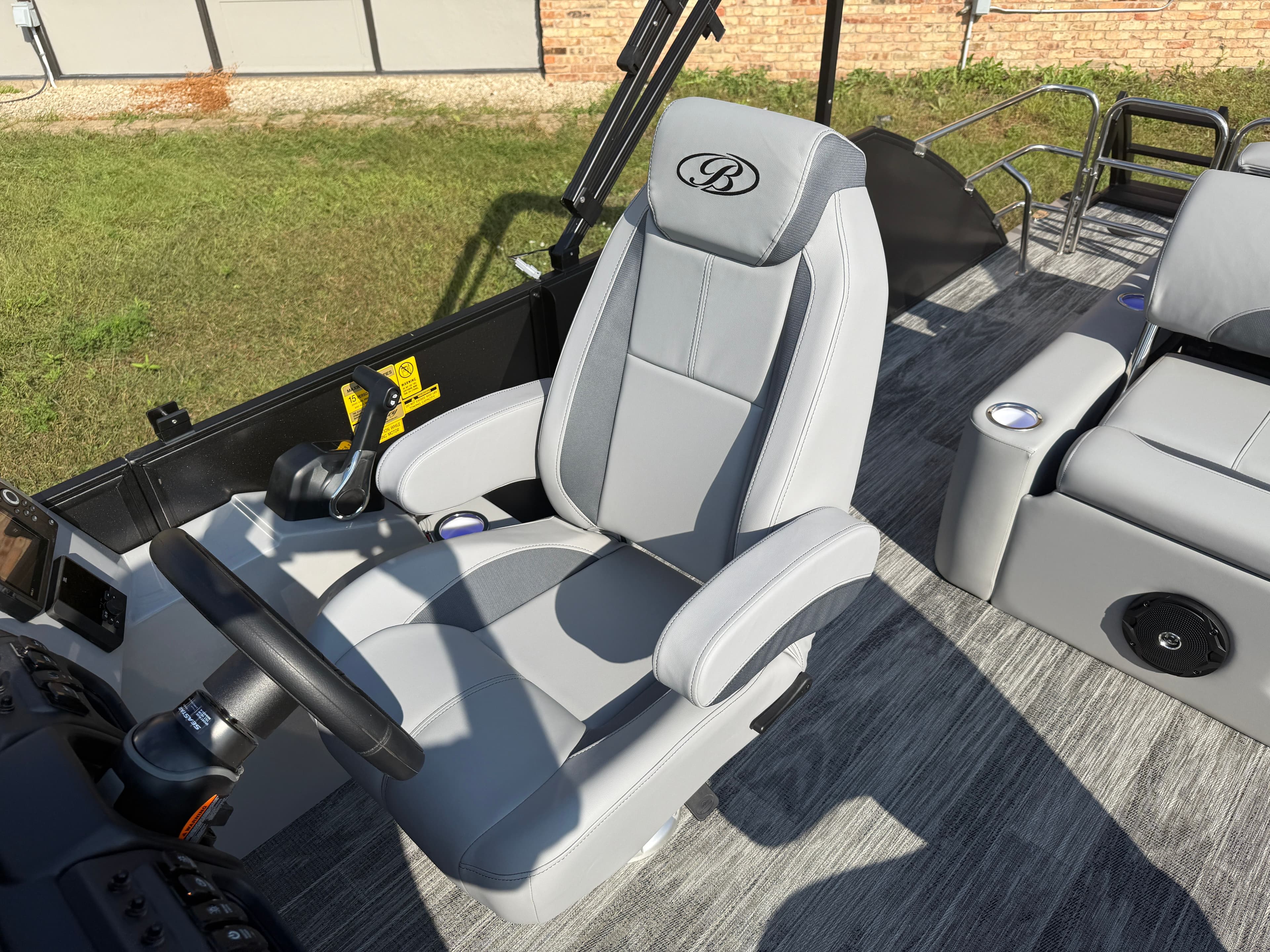 2026 Bentley Pontoons Legacy 223 Swingback Tritoon & Honda 4-Stroke EFI - 11