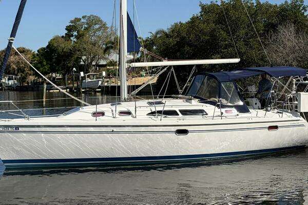 2004 Catalina 350 - Image 1