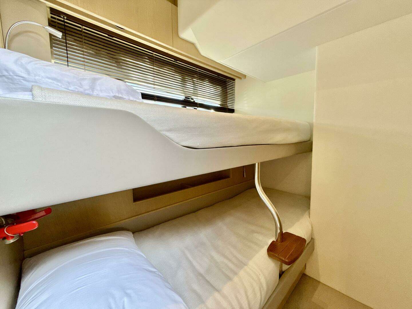 2017 Princess V58 - Image 32