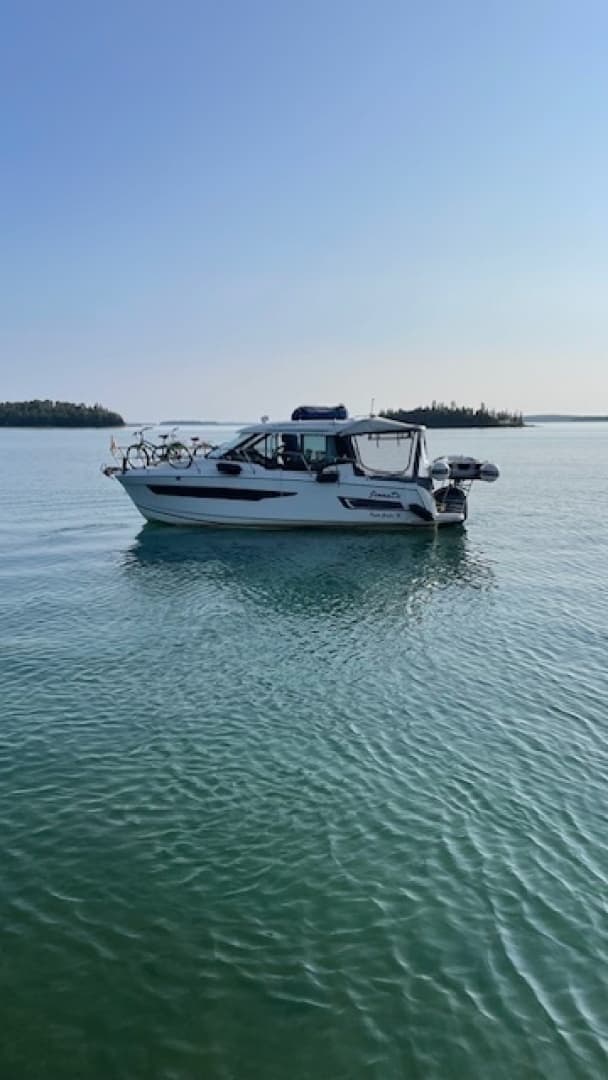 2021 Jeanneau 895 - Image 2