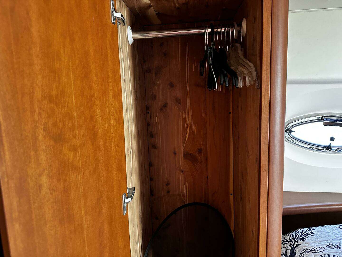 2005 Silverton 35 Motor Yacht - Image 31