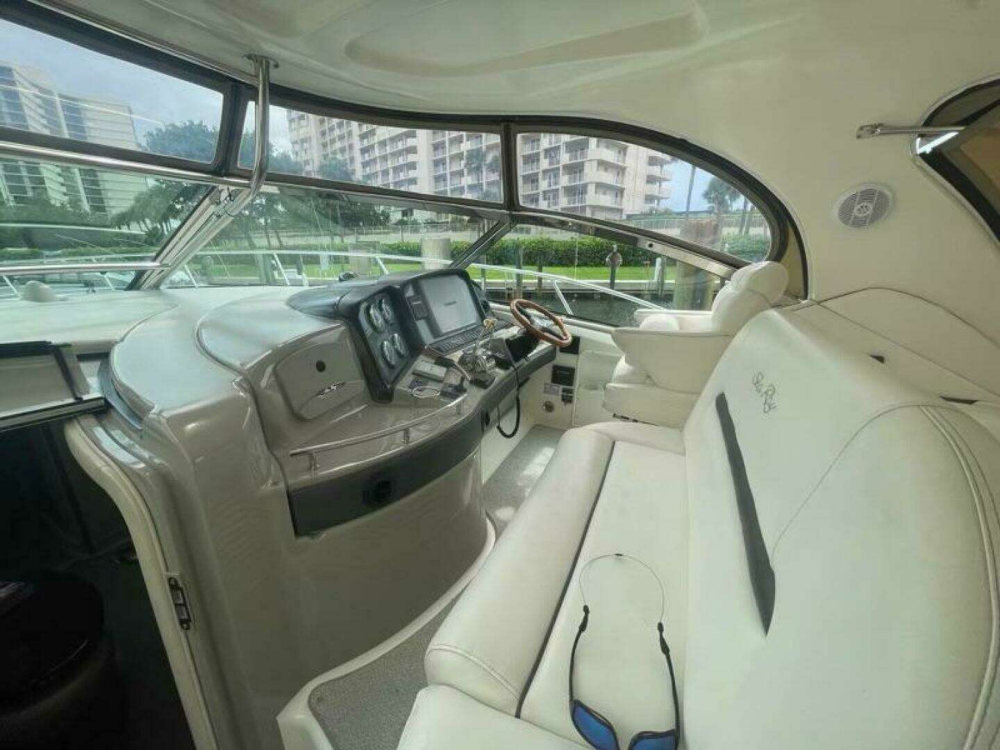 2005 Sea Ray 420 Sundancer - Image 16