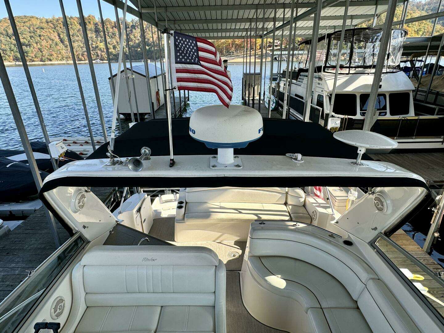 2004 Rinker 342 Fiesta Vee - Image 37