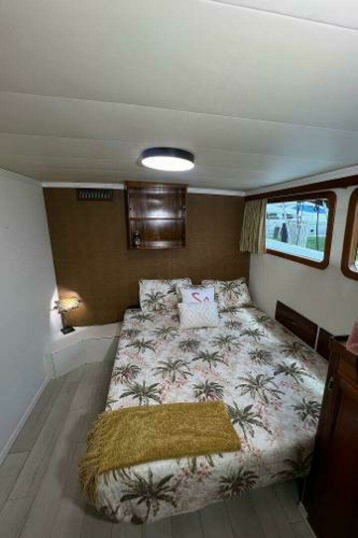 1983 Knight & Carver Custom Trideck - Image 54