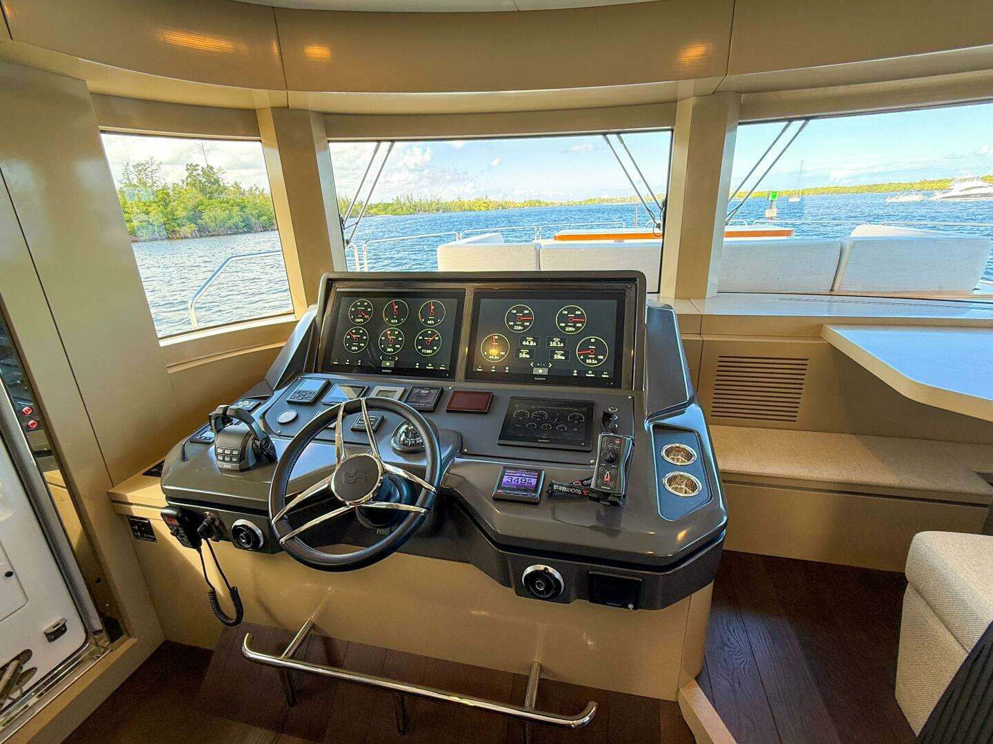 2023 Sirena 68 - Image 33