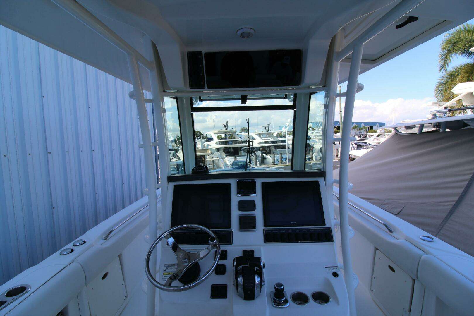 2015 Boston Whaler 320 Outrage - Image 3