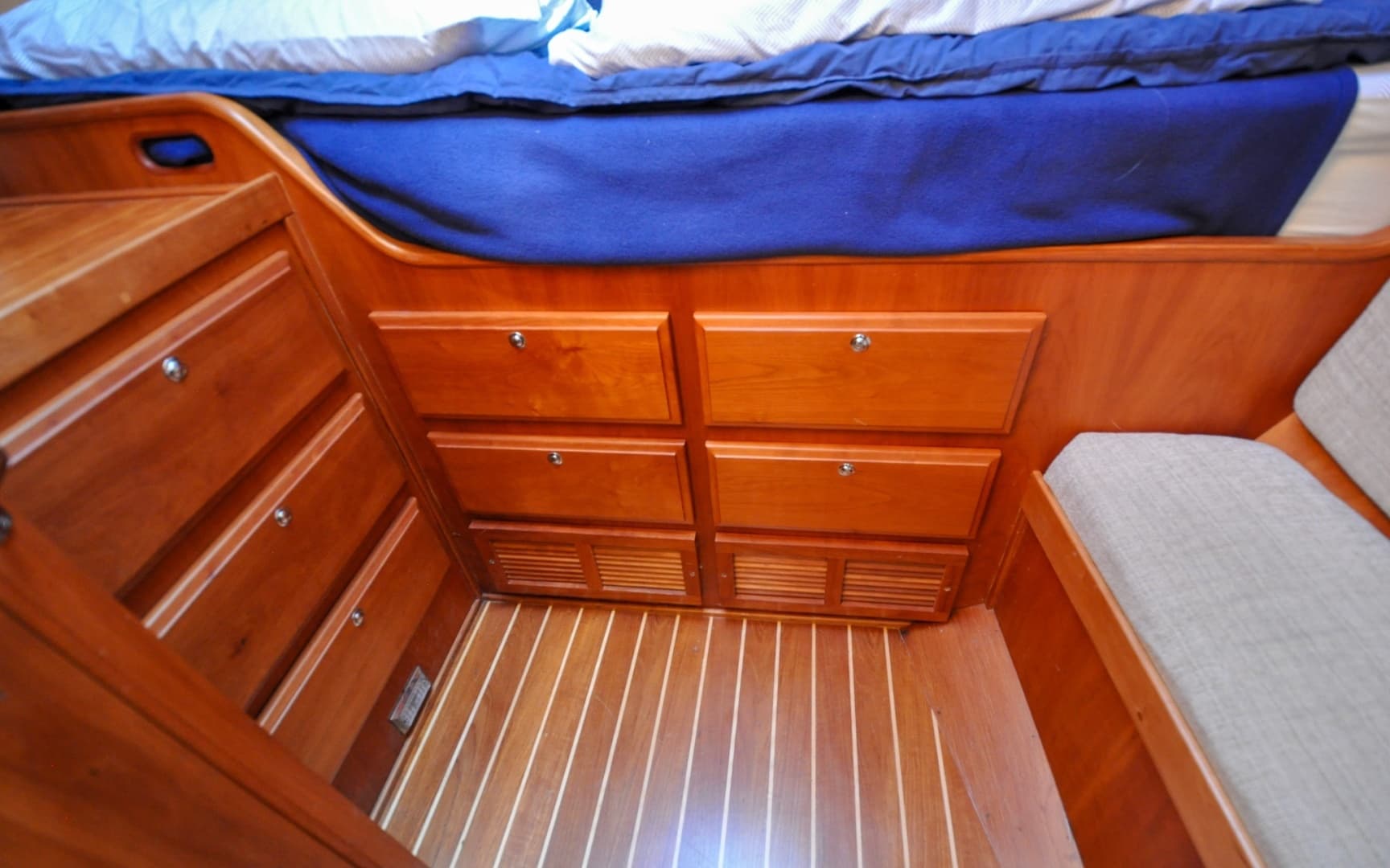 2004 Sabre 426 - Image 66