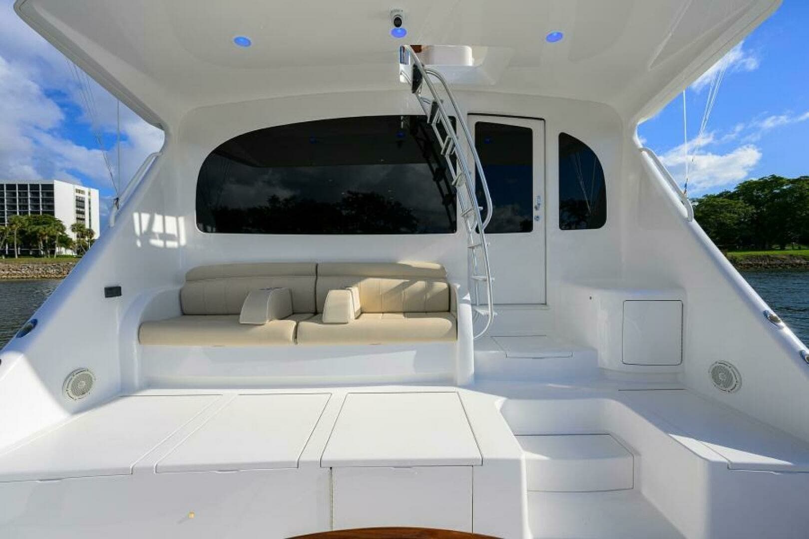2019 Viking 80 Convertible - Image 40