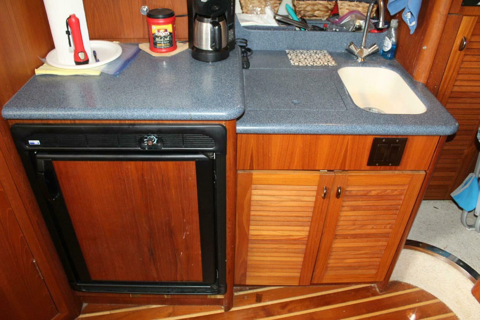 2001 Pursuit 3400 Express - Image 21