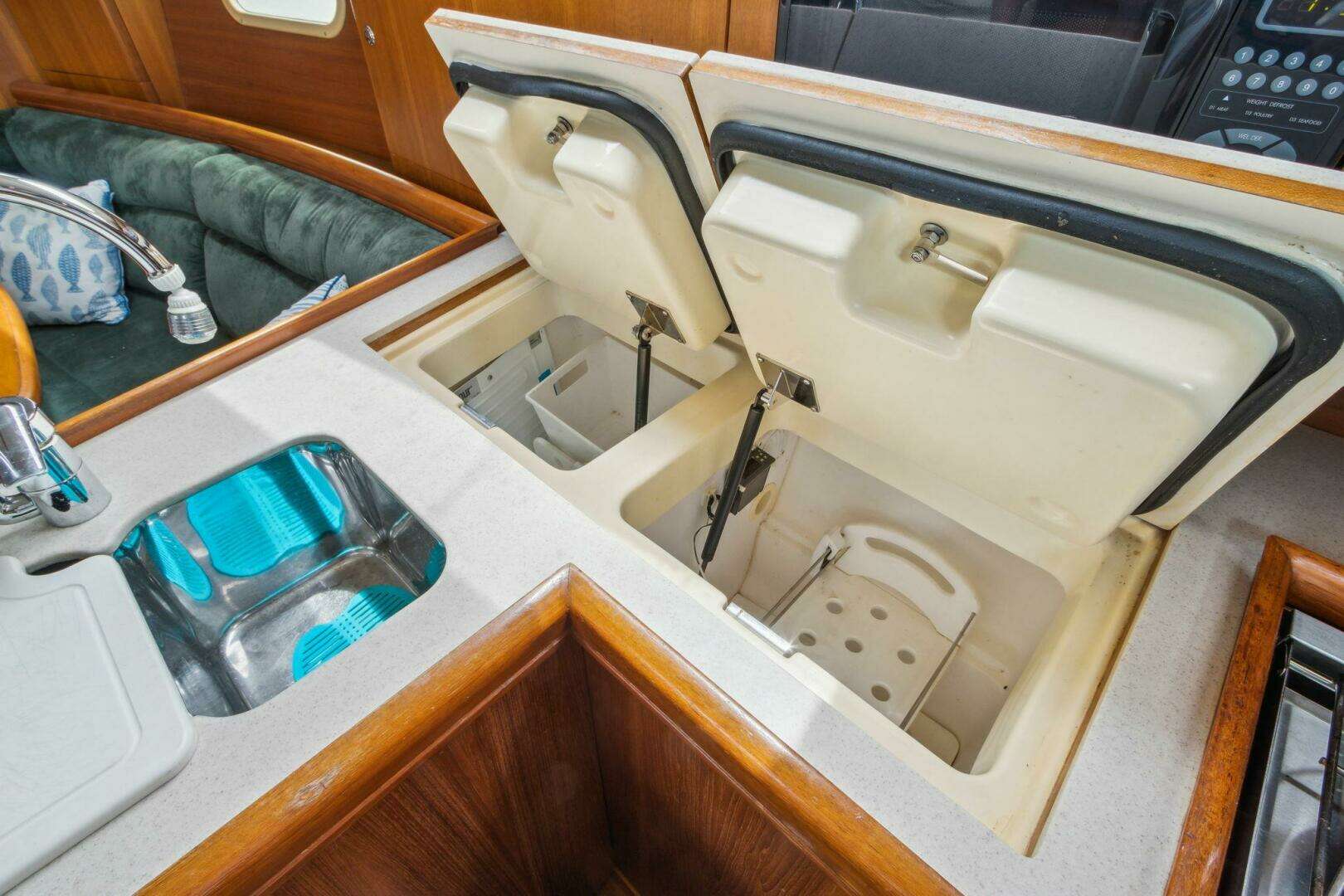 2003 Hunter 356 - Image 44