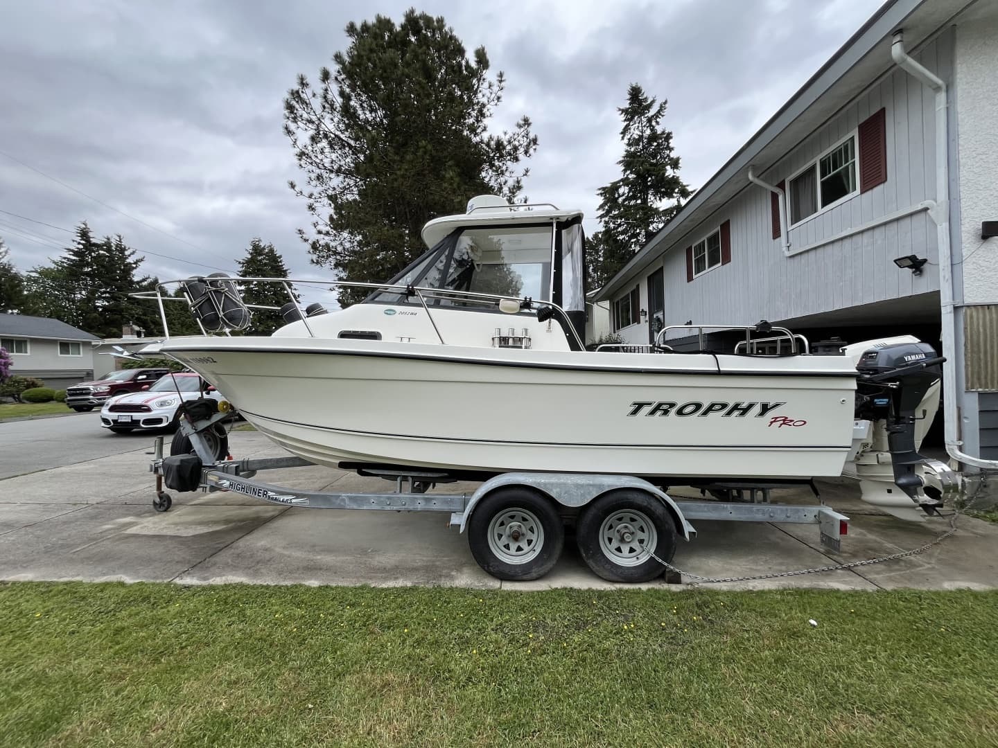 2005 Bayliner Trophy 2052 Walkaround - Image 2