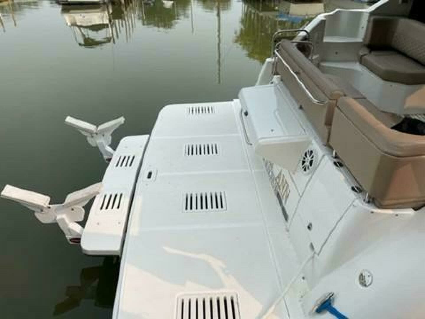 2017 Sea Ray 460 Sundancer - Image 53