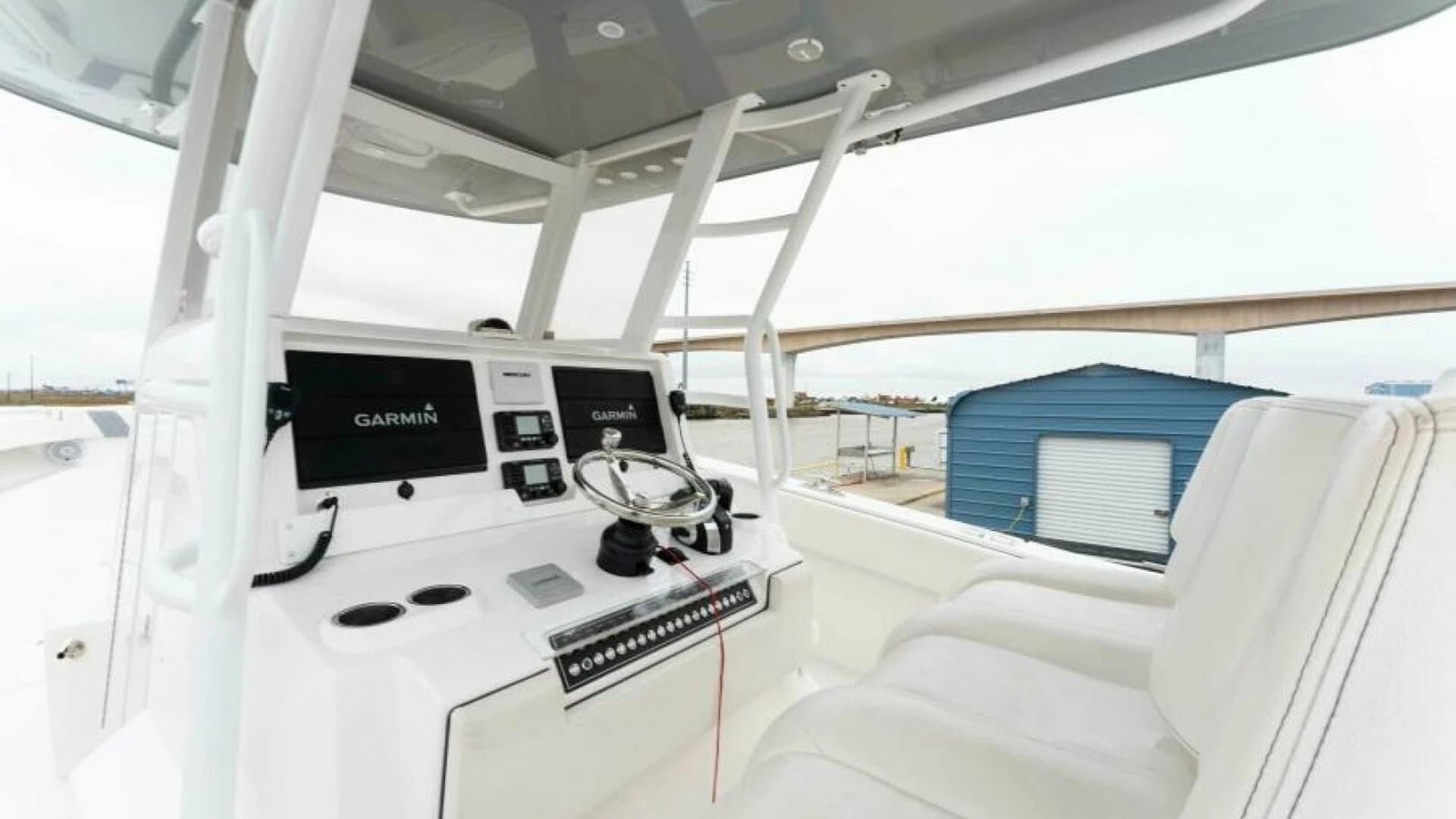 2019 Invincible 39 Open - Image 3
